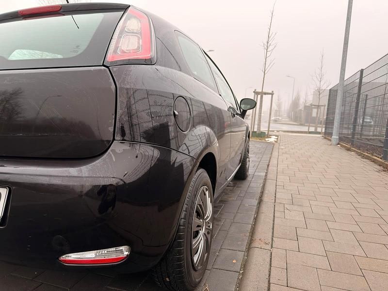 Gebraucht Fiat Punto 69 PS (50 kW) 2013 Schwarz Kleinwagen