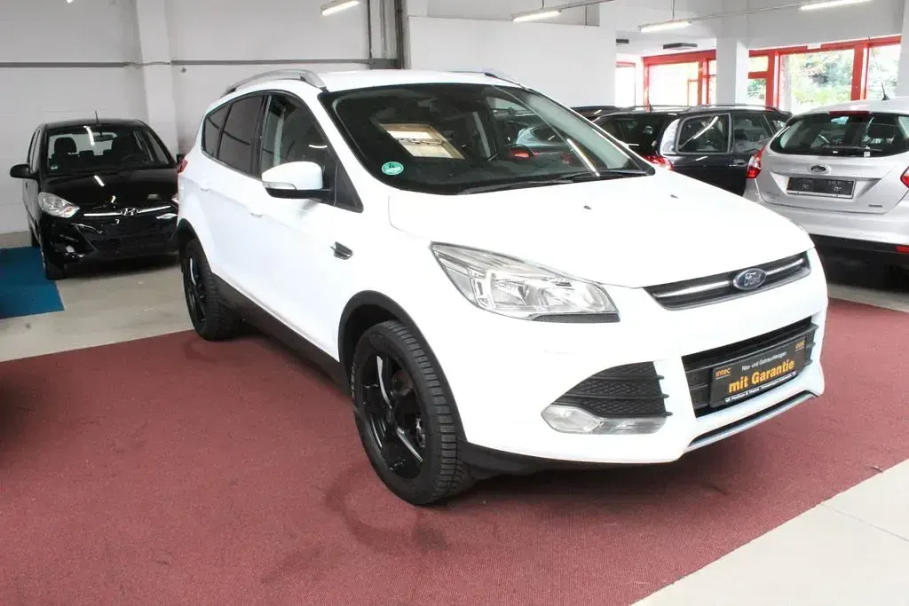 Gebraucht Ford Kuga Trend 150 PS (110 kW) 2016 Weiß SUV