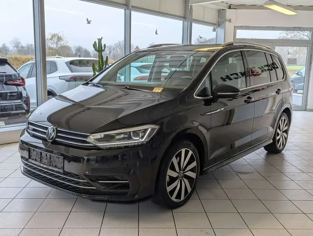 Gebraucht VW Touran Highline 150 PS (110 kW) 2025 Grenadillschwarz metallic Van / Kleinbus
