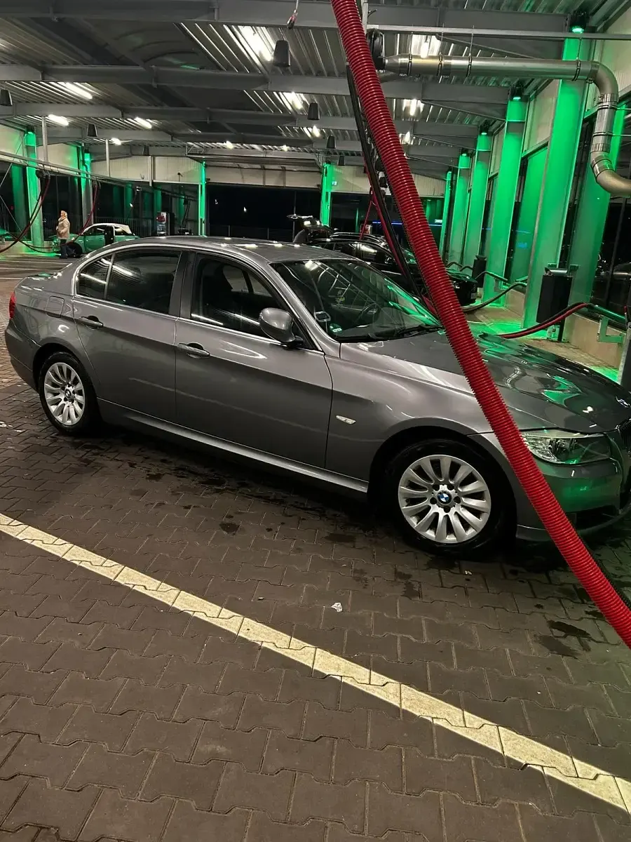 Gebraucht BMW 325 218 PS (160 kW) 2009 Grau Limousine
