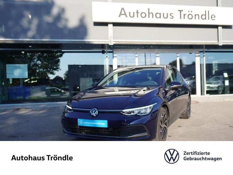 Blau Gebraucht 2022 VW Golf VIII Active Limousine | 24.980 € (Etwas zu teuer) - Bild 1/3