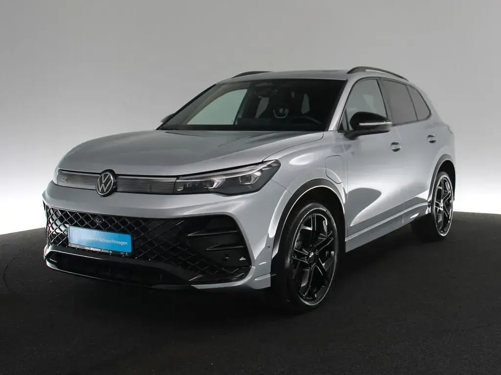 Gebraucht VW Tiguan R-line 272 PS (200 kW) 2025 Silber / oyster silver SUV