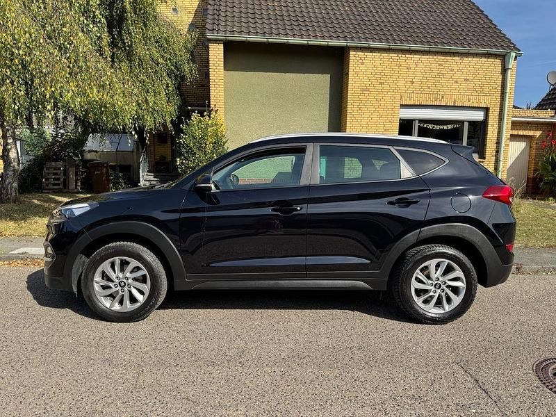 Schwarz Gebraucht 2016 Hyundai Tucson Intro Edition SUV | 12.000 € (Guter Preis) - Bild 1/4