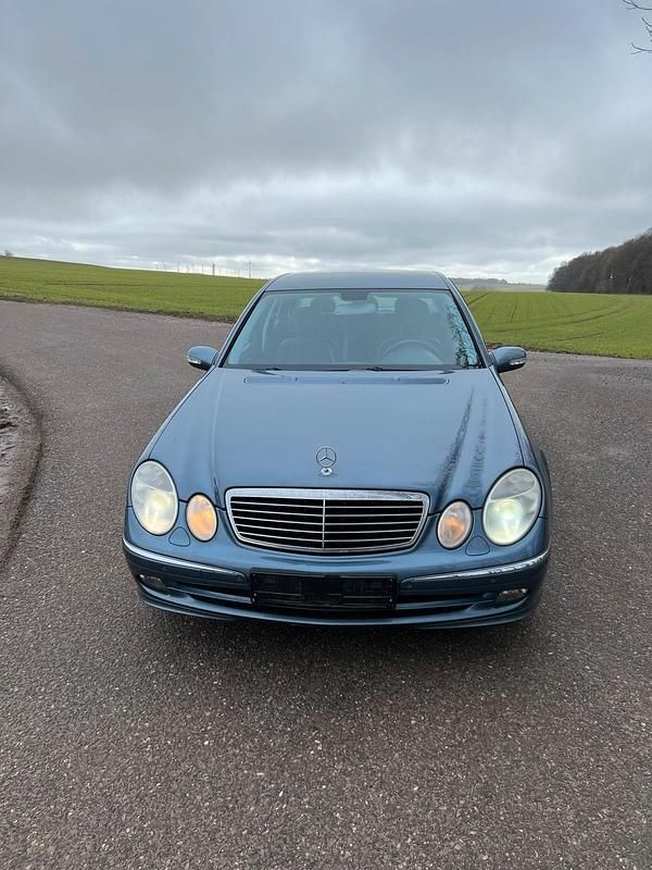 Gebraucht Mercedes E240 Avantgarde 177 PS (130 kW) 2005 Blau Limousine