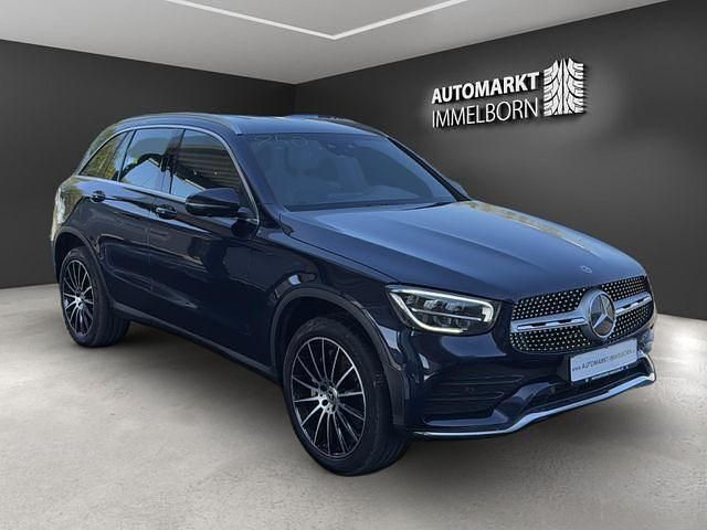 Cavansitblau metalliclack (metallic) Gebraucht 2021 Mercedes GLC300e AMG SUV | 32.880 € (Guter Preis) - Bild 1/4