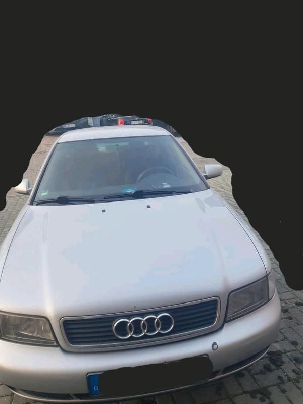 Silber Gebraucht 1997 Audi A4 Limousine | 500 € (Superpreis) - Bild 1/4