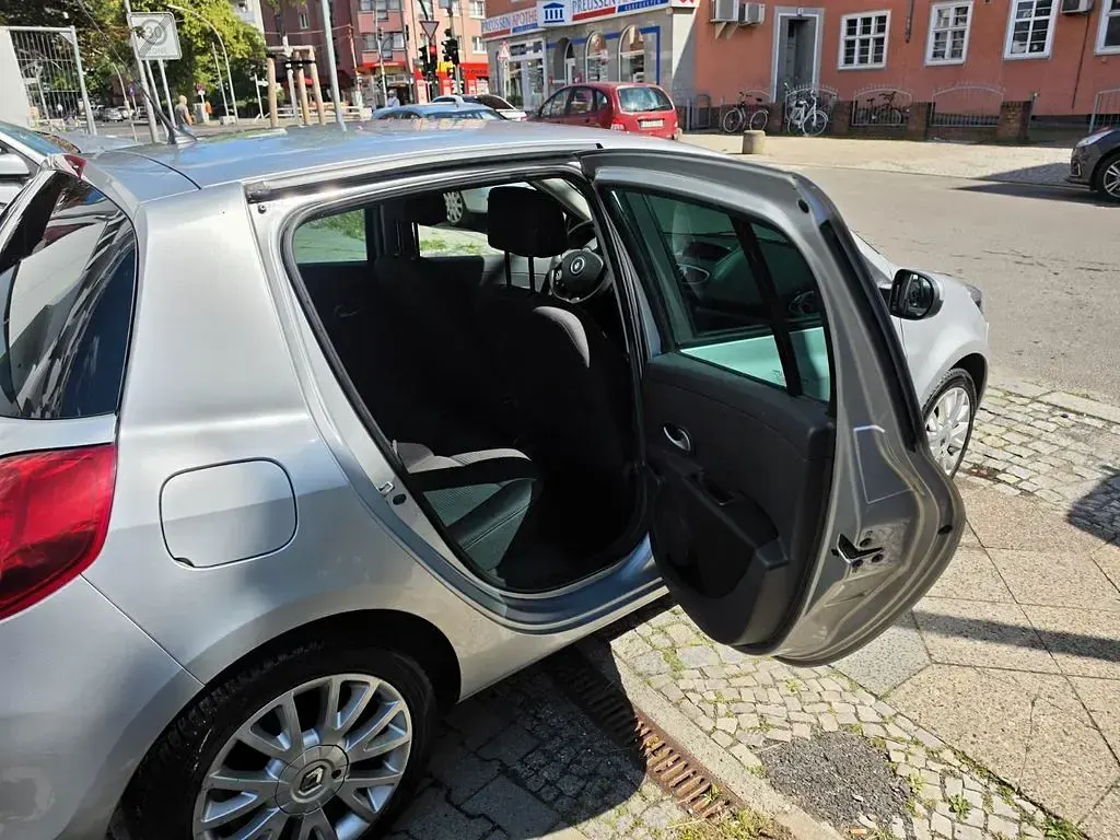 Gebraucht Renault Clio III Dynamique 75 PS (55 kW) 2009 Grau Limousine