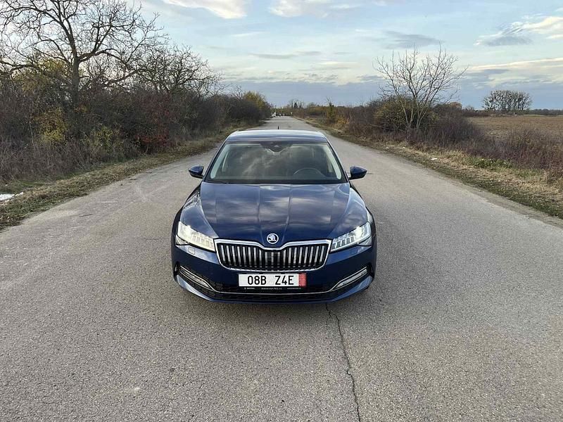 Blau Gebraucht 2022 Skoda Superb Limousine | 22.099 € (Teuer) - Bild 1/4