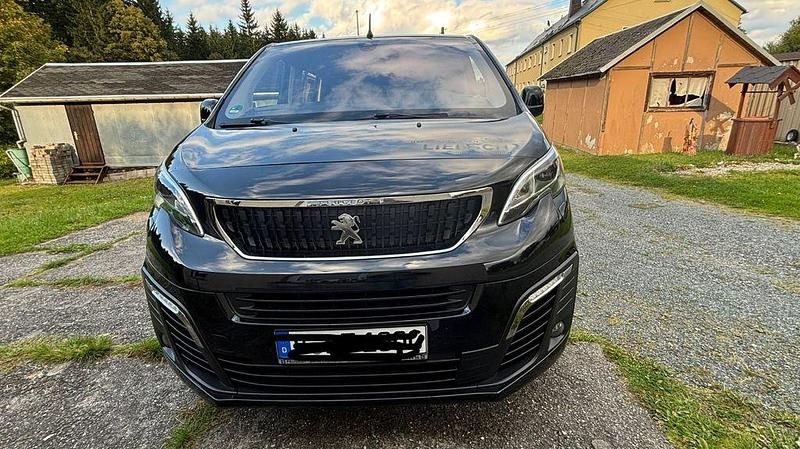 Schwarz Gebraucht 2018 Peugeot Traveller Active Van / Kleinbus | 21.500 € (Superpreis) - Bild 1/3