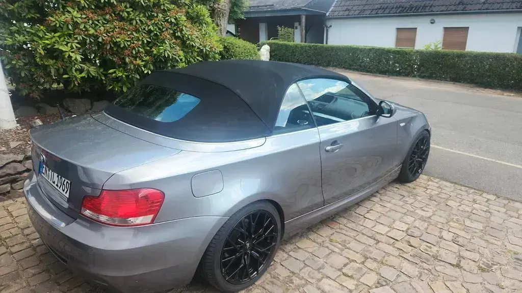 Gebraucht BMW 123 Cabriolet Performance 204 PS (150 kW) 2011 Grau Cabrio