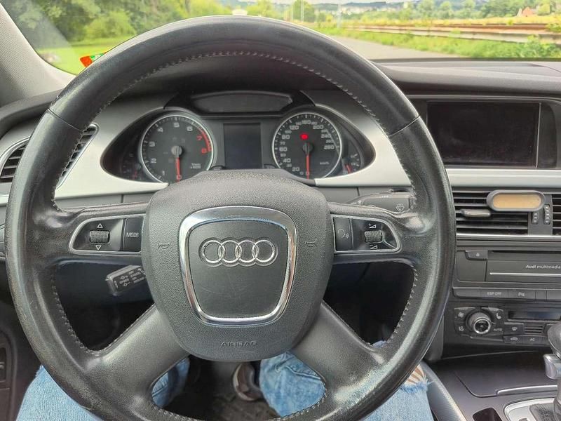 Schwarz Gebraucht 2010 Audi A4 Ambition Limousine | 8.760 € (Fairer Preis) - Bild 1/4
