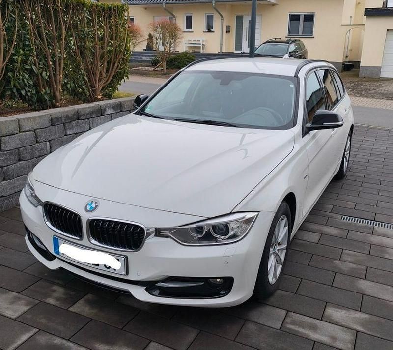 Weiß Gebraucht 2014 BMW 318 Sport Line Kombi | 9.990 € (Fairer Preis) - Bild 1/4