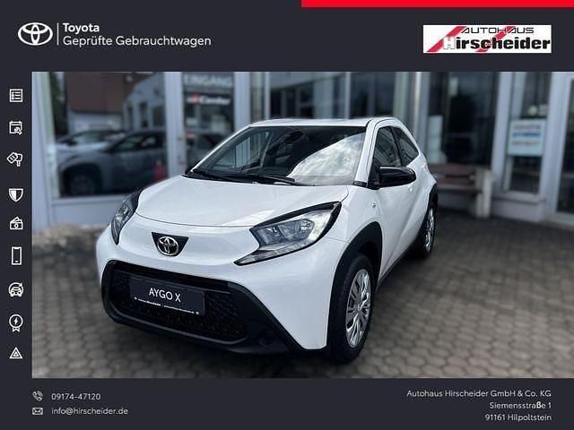 Schneeweiß Gebraucht 2024 Toyota Aygo Business Edition Kleinwagen | 16.890 € - Bild 1/4