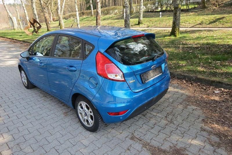 Gebraucht Ford Fiesta SYNC Edition 101 PS (74 kW) 2016 Blau Limousine