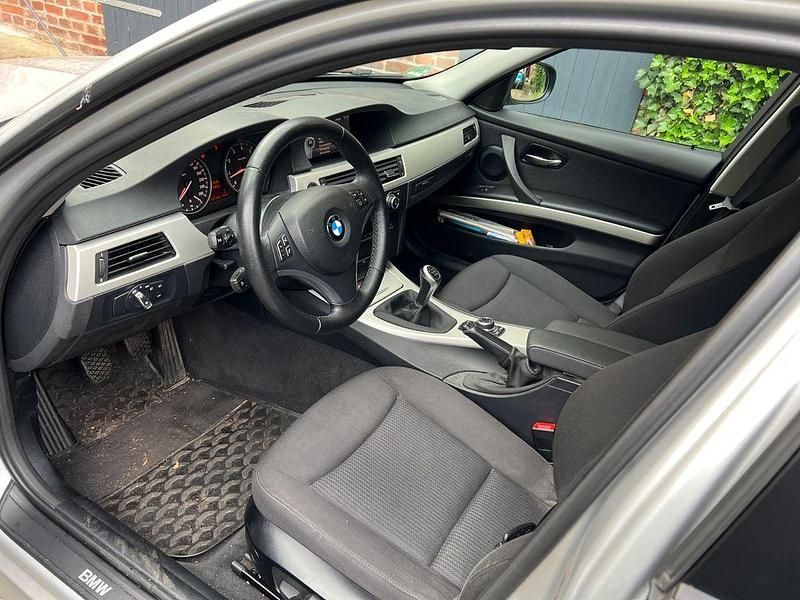 Gebraucht BMW 320 170 PS (125 kW) 2011 Silber Kombi