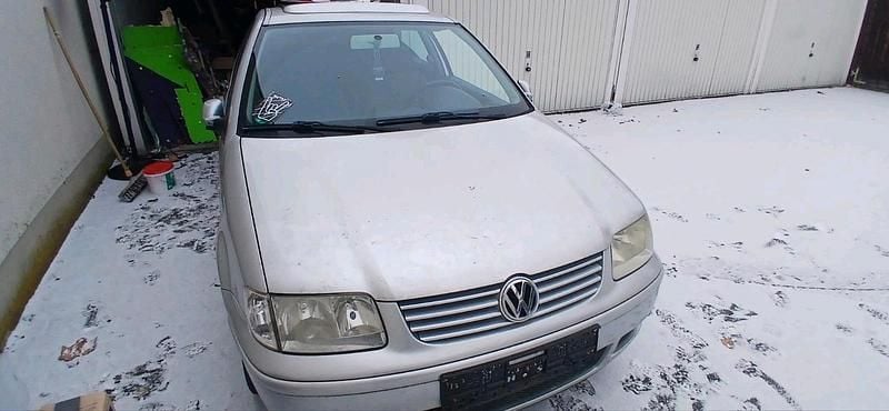 Silber Gebraucht 2000 VW Polo Kleinwagen | 399 € (Guter Preis) - Bild 1/4