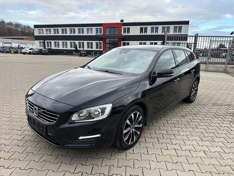 Onyx black / metallic Gebraucht 2018 Volvo V60 Linje Svart Kombi | 8.990 € (Guter Preis) - Bild 1/4