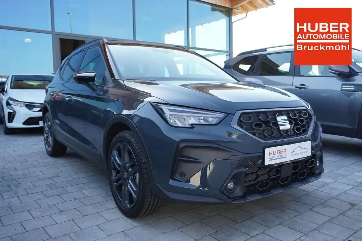 Neu Seat Arona FR 116 PS (85 kW) 2026 Fjord blue / dach schwarz SUV