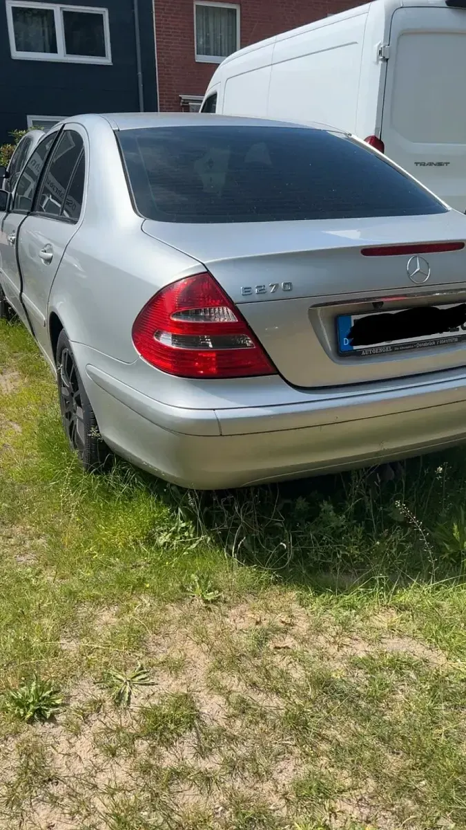 Gebraucht Mercedes E270 177 PS (130 kW) 2002 Silber Limousine