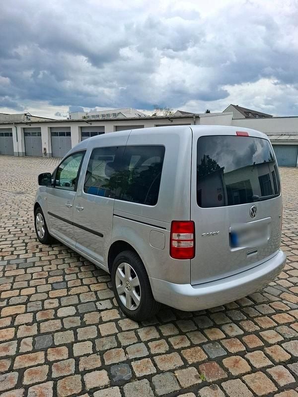 Second-hand VW Caddy 105 CP (77 kW) 2012 Argintiu Monovolum