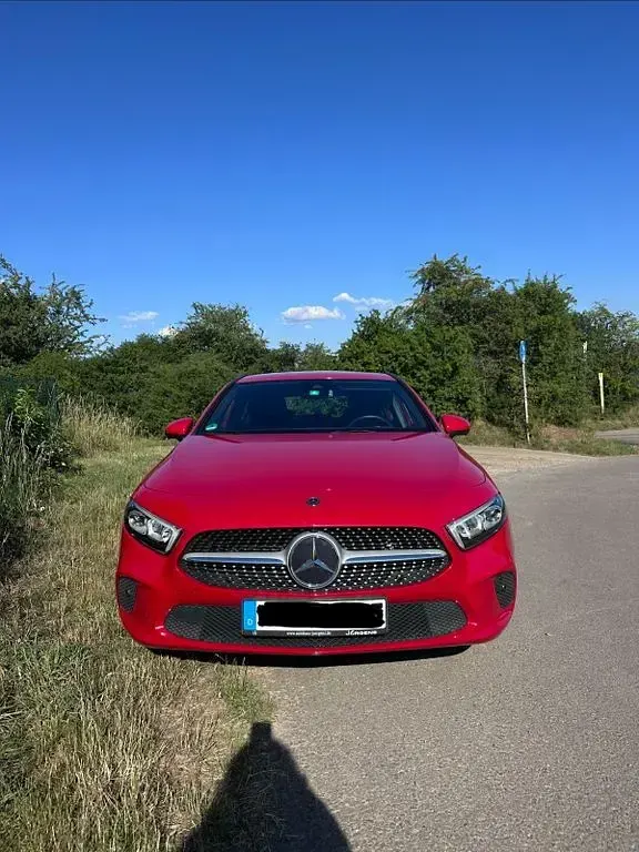 Gebraucht Mercedes A200 Progressive 163 PS (119 kW) 2019 Rot Limousine