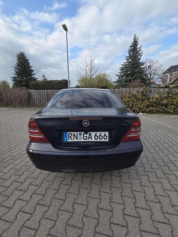 Brugt Mercedes 200 116 HK (85 kW) 2001 Blå Sedan
