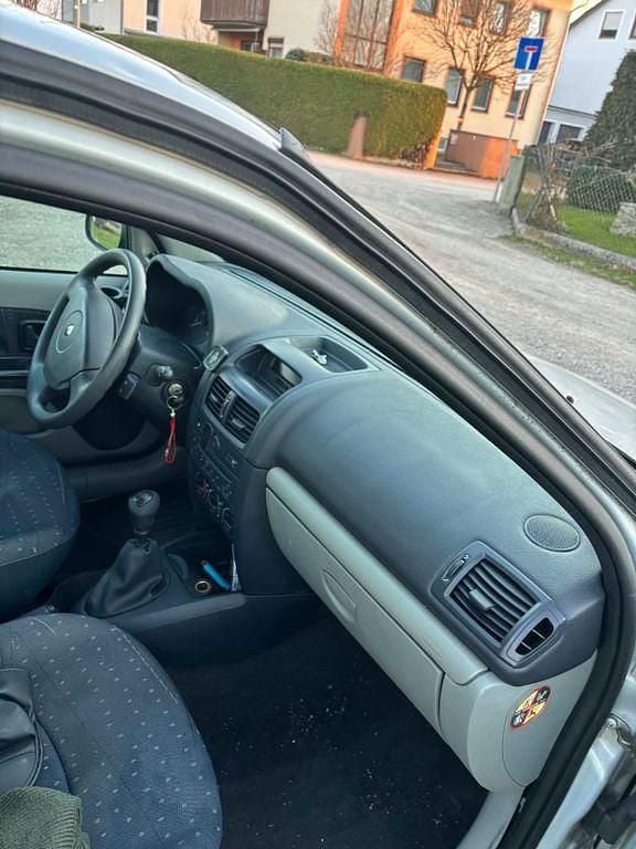 Gebraucht Renault Clio II Authentique 58 PS (42 kW) 2004 Silber Limousine