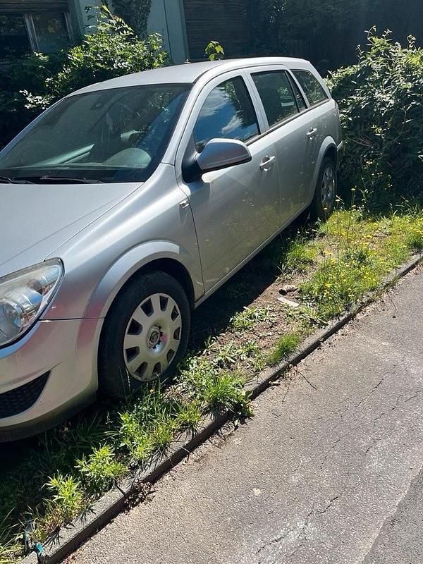 Silber Gebraucht 2010 Opel Astra Kombi | 1.000 € (Superpreis) - Bild 1/4