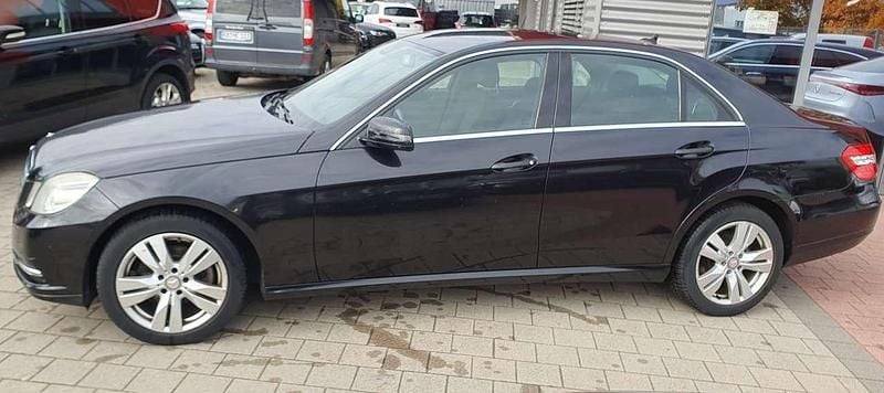 Gebraucht Mercedes E220 170 PS (125 kW) 2013 Obsidianschwarz Limousine