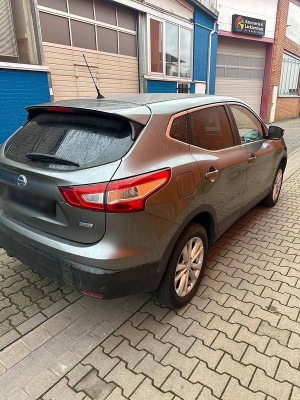 Gebraucht Nissan Qashqai 131 PS (96 kW) 2014 Grau SUV