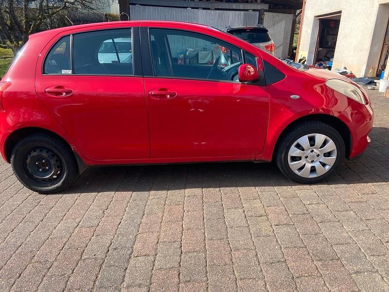 Gebraucht Toyota Yaris 87 PS (63 kW) 2007 Rot Kleinwagen