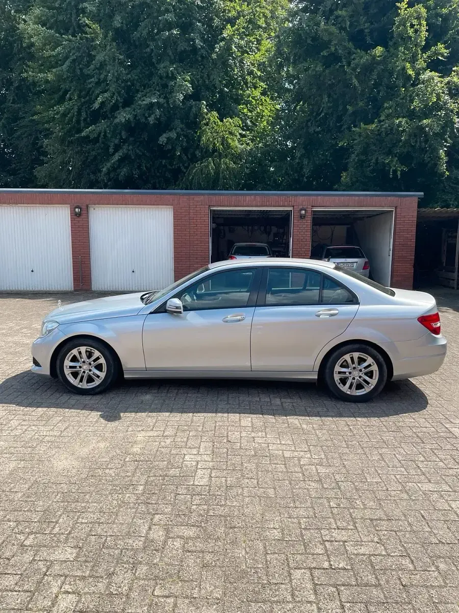 Gebraucht Mercedes C200 136 PS (100 kW) 2012 Silber Limousine