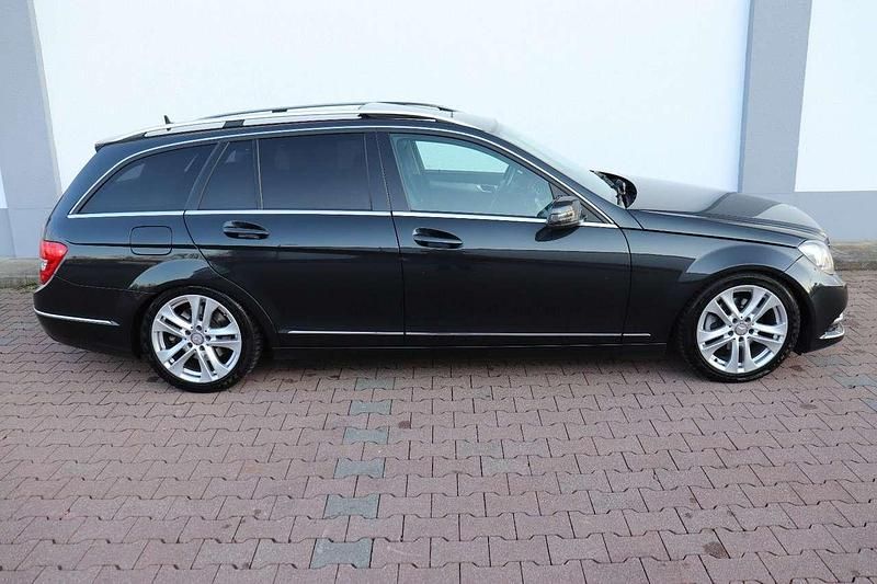 Gebraucht Mercedes C220 170 PS (125 kW) 2012 Magnetitschwarzperleffektmet Kombi