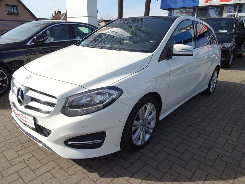 Weiß Gebraucht 2015 Mercedes B200 Urban Van / Kleinbus | 12.470 € (Fairer Preis) - Bild 1/4