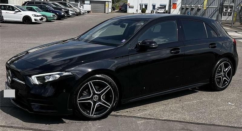 Schwarz Gebraucht 2020 Mercedes A200 AMG line Kleinwagen | 24.900 € (Fairer Preis) - Bild 1/4