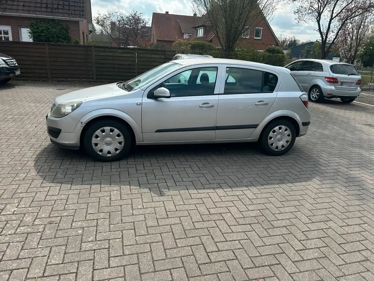 Używany Opel Astra 2005 Szary Sedan/Limuzyna