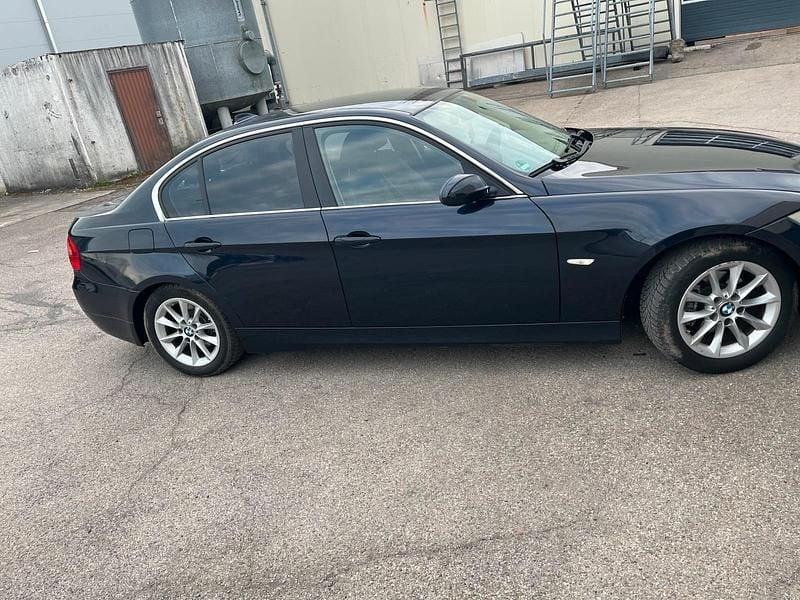 Gebraucht BMW 320 150 PS (110 kW) 2006 Grau Limousine