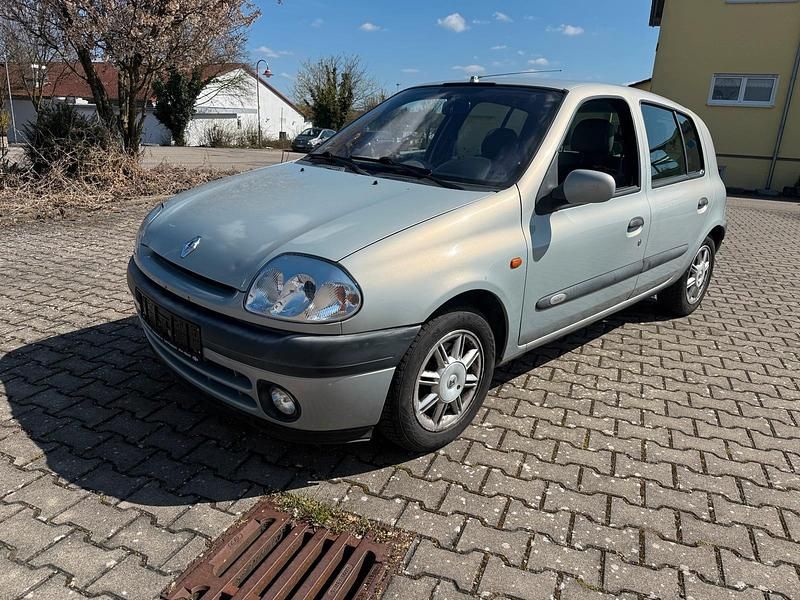Gebraucht Renault Clio II 90 PS (66 kW) 2000 Silber Kleinwagen