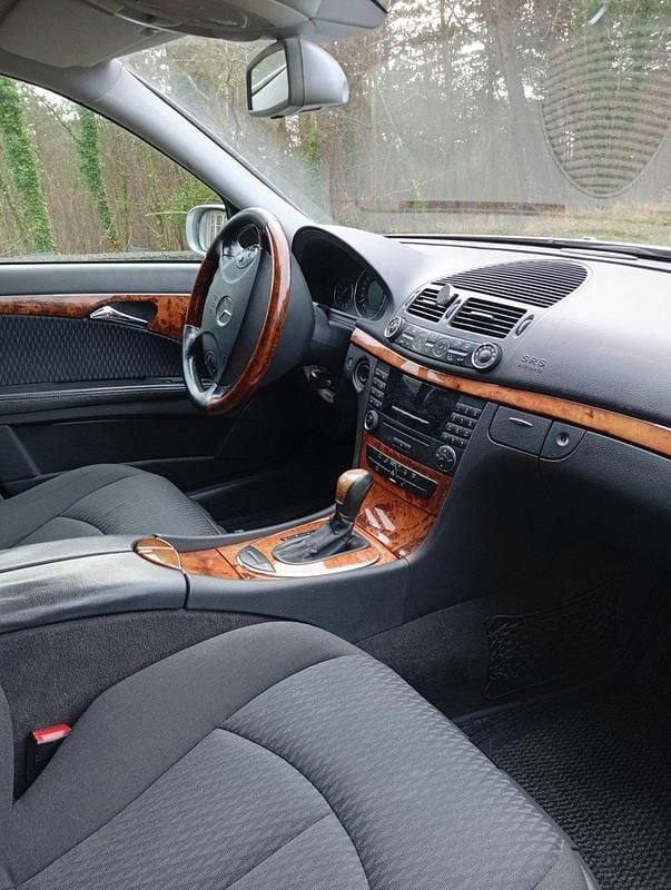 Gebraucht Mercedes E220 Elegance 150 PS (110 kW) 2003 Silber Kombi