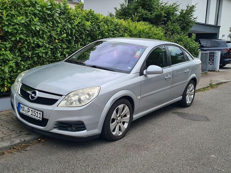 Silber Gebraucht 2007 Opel Vectra Limousine | 3.900 € (Etwas zu teuer) - Bild 1/4