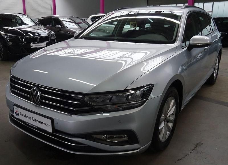 Silber Gebraucht 2023 VW Passat Limousine | 21.949 € (Guter Preis) - Bild 1/4