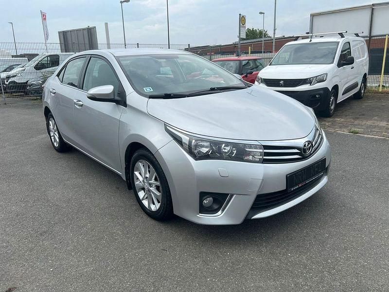 Silber Gebraucht 2013 Toyota Corolla Limousine | 8.400 € (Superpreis) - Bild 1/4