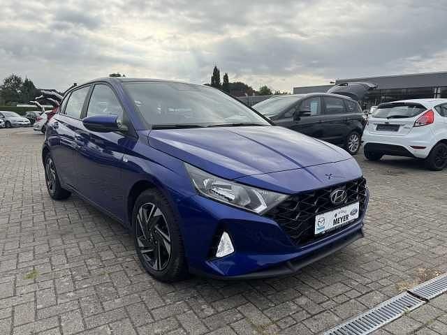 Intense blue metallic Gebraucht 2023 Hyundai i20 Trend Limousine | 17.900 € (Fairer Preis) - Bild 1/4