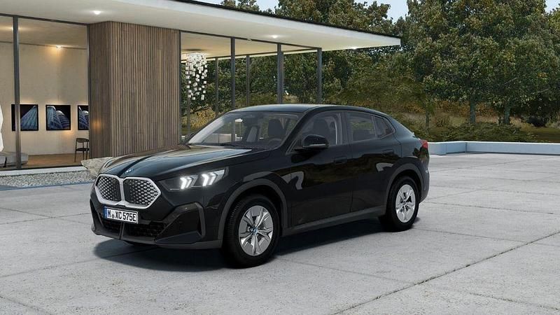 Schwarz uni Neu 2025 BMW iX2 Performance SUV | 40.779 € - Bild 1/4