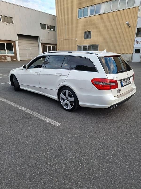 Gebraucht Mercedes E300 Avantgarde 231 PS (169 kW) 2012 Weiß Kombi