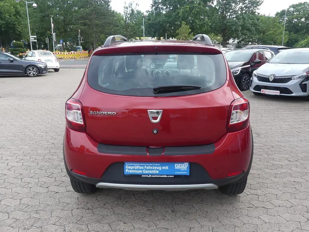 Gebraucht Dacia Sandero Prestige 103 PS (75 kW) 2014 Rot SUV