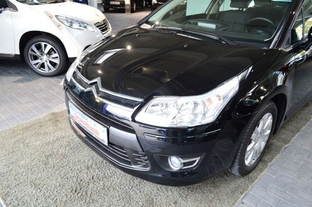 Schwarz Gebraucht 2009 Citroën C4 Tendance Limousine | 5.993 € - Bild 1/4