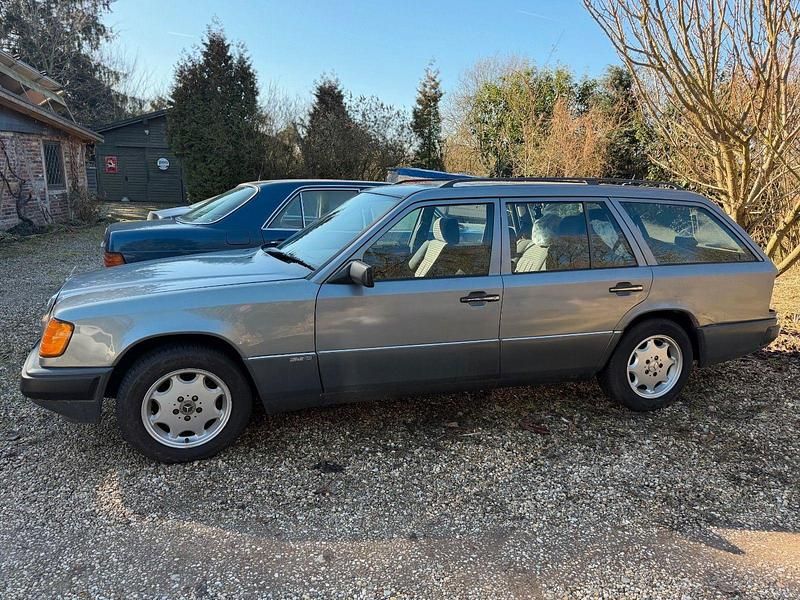 Gebraucht Mercedes 300 109 PS (80 kW) 1988 Grau Kombi