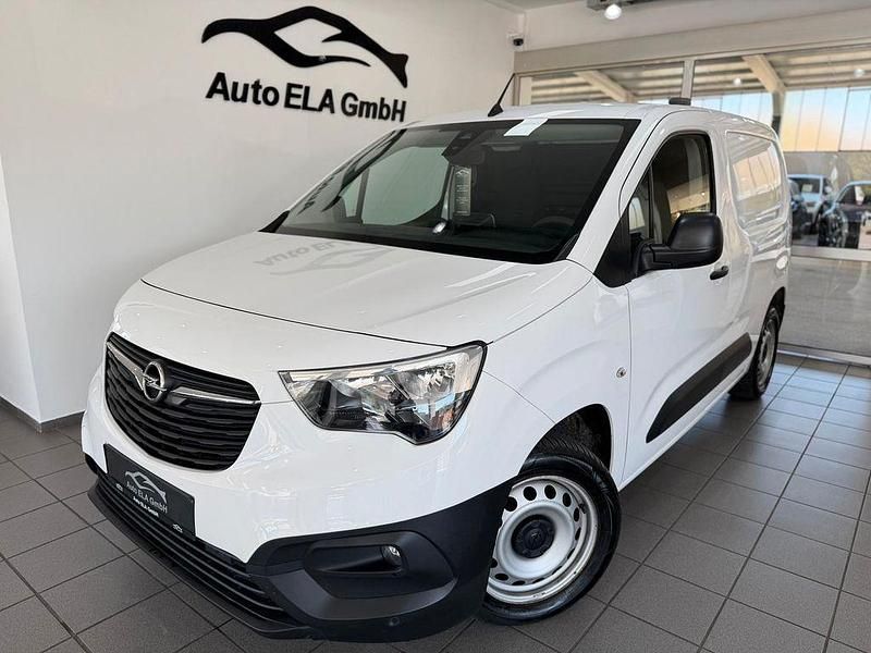 Używany Opel Combo 102 KM (75 kW) 2022 Biały Minivan