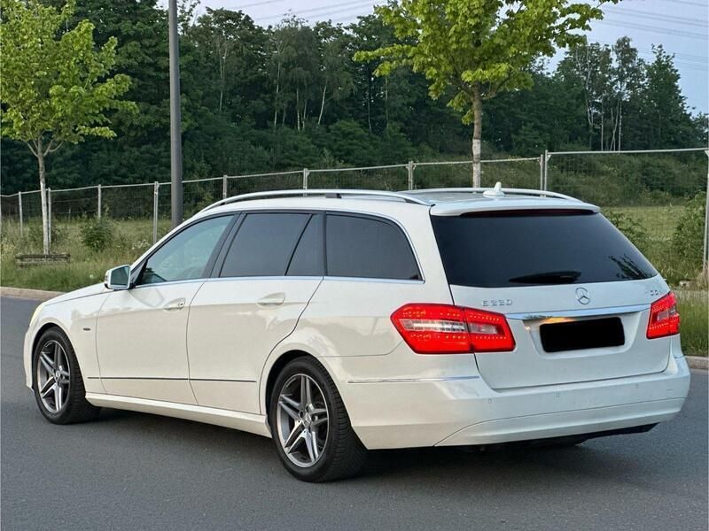Weiß Gebraucht 2011 Mercedes E220 Avantgarde Kombi | 8.750 € (Superpreis) - Bild 1/4